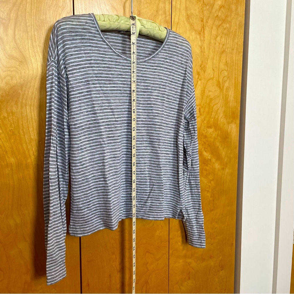 Everlane navy stripe linen knit long sleeve t-shirt size M. Washed but unworn.
